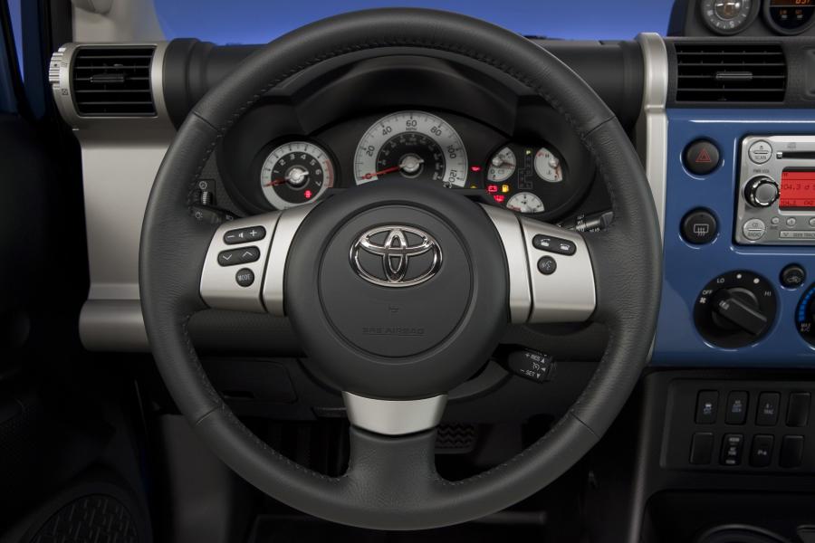  Toyota FJ Cruiser 2012 года  (фото 5 из 44)